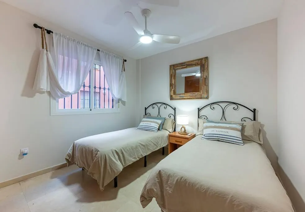 Beautiful 2Br Apt With Terrace, Garden & Pool Marbella