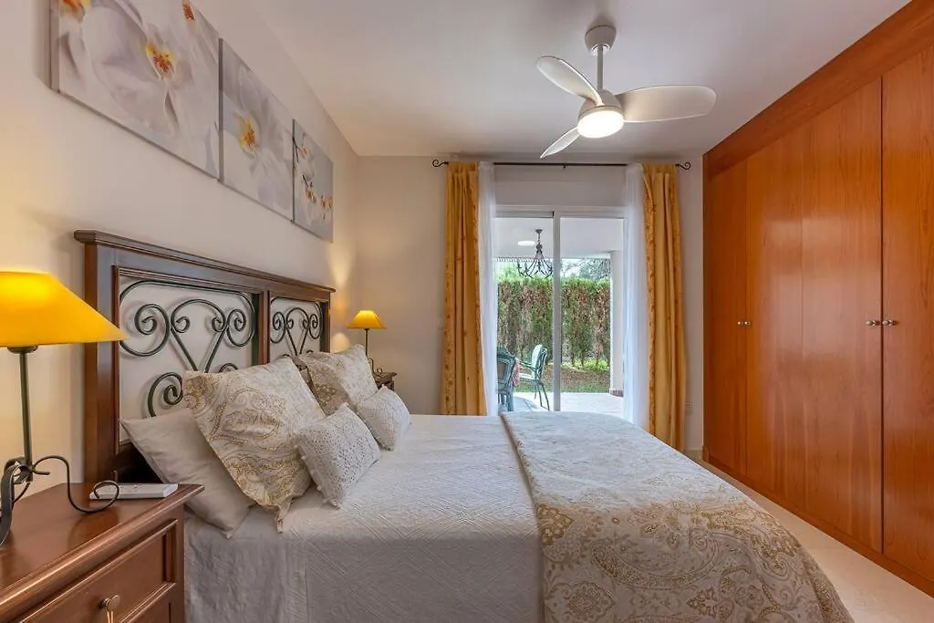 Beautiful 2Br Apt With Terrace, Garden & Pool Marbella 0*,  İspanya
