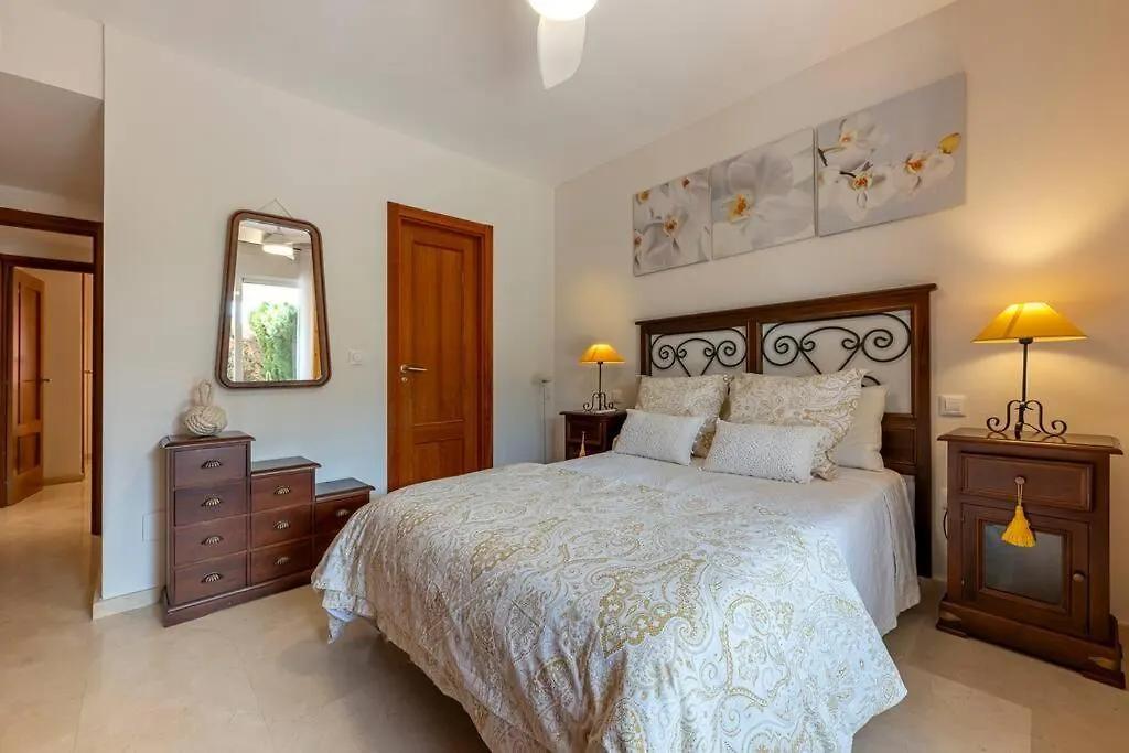 Beautiful 2Br Apt With Terrace, Garden & Pool Marbella