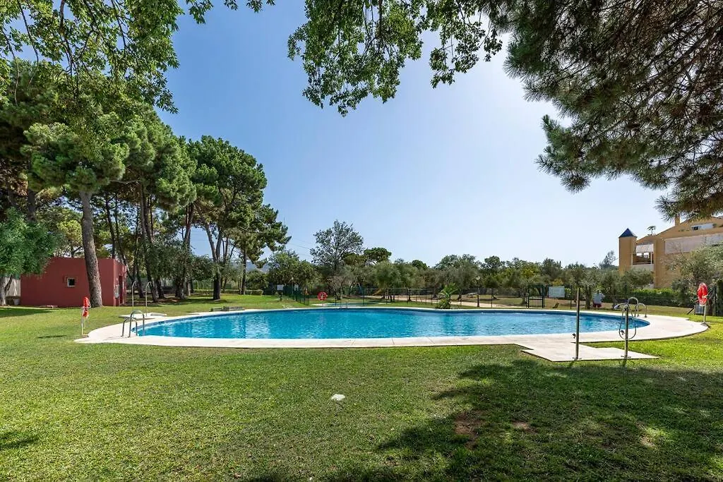 Beautiful 2Br Apt With Terrace, Garden & Pool Marbella
