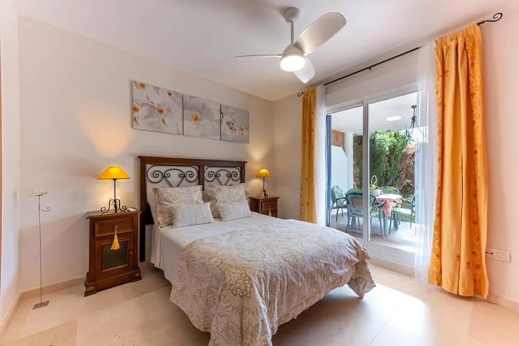 Beautiful 2Br Apt With Terrace, Garden & Pool Marbella