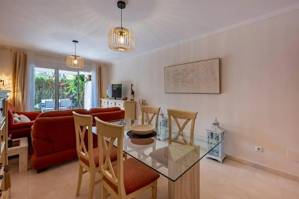 Beautiful 2Br Apt With Terrace, Garden & Pool Marbella