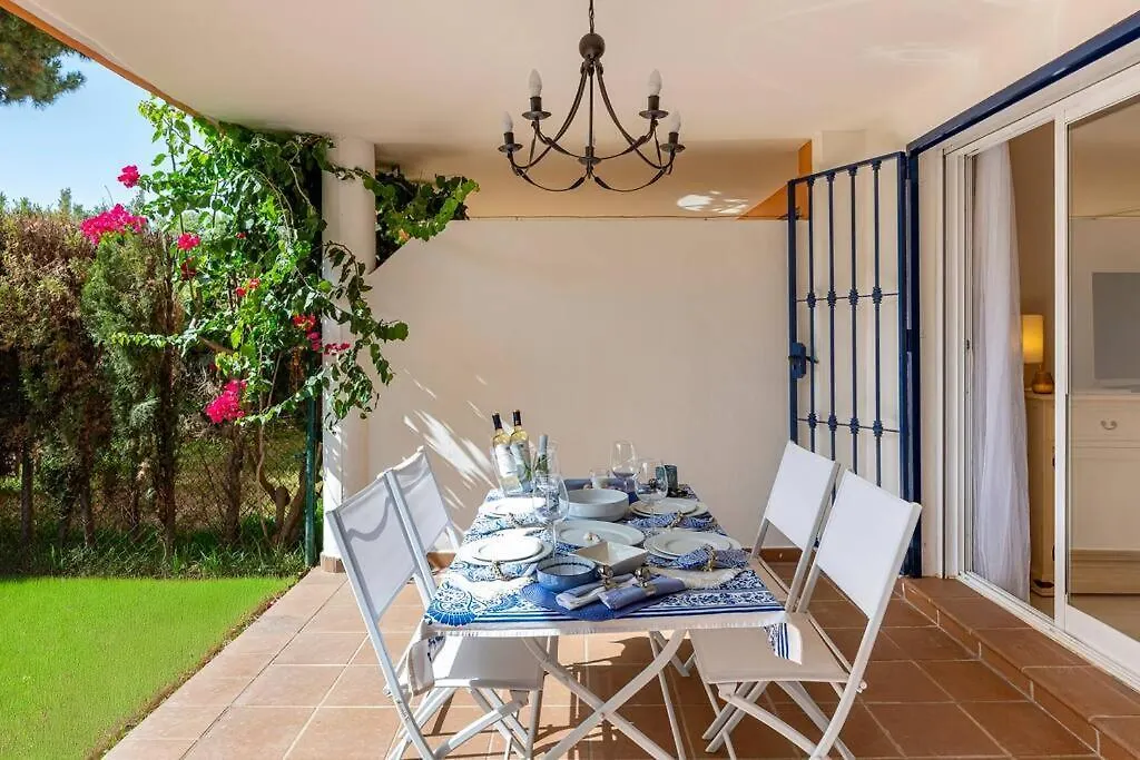 Beautiful 2Br Apt With Terrace, Garden & Pool Marbella