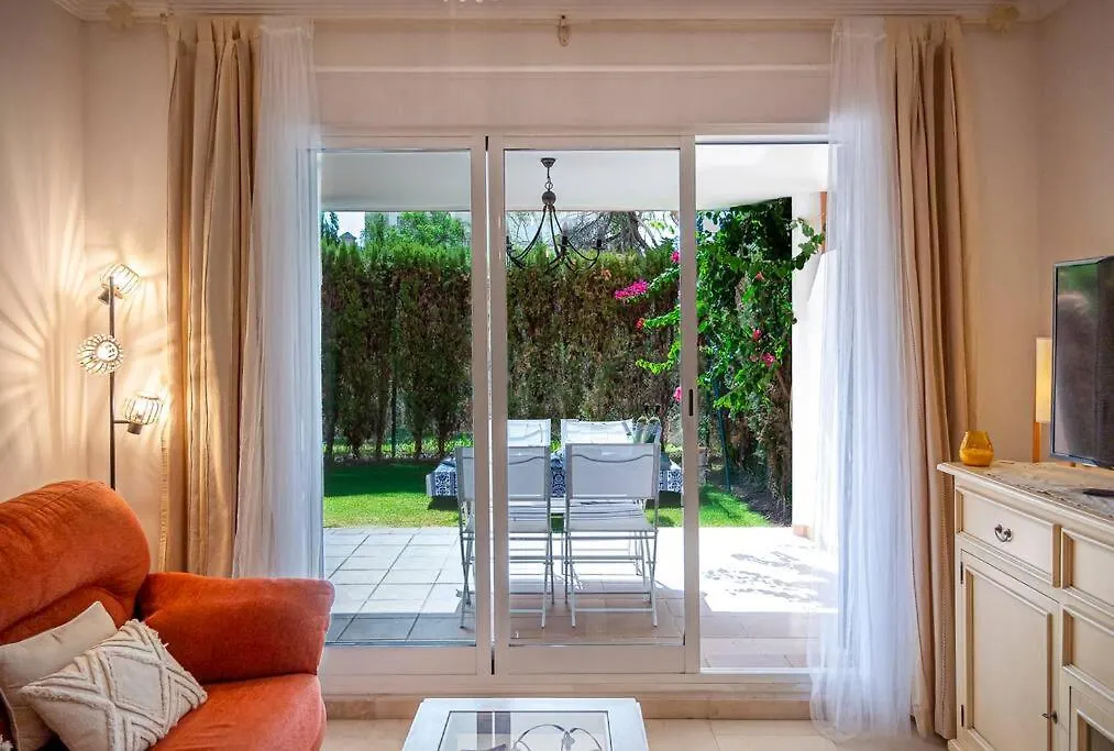 Beautiful 2Br Apt With Terrace, Garden & Pool Marbella Apartment