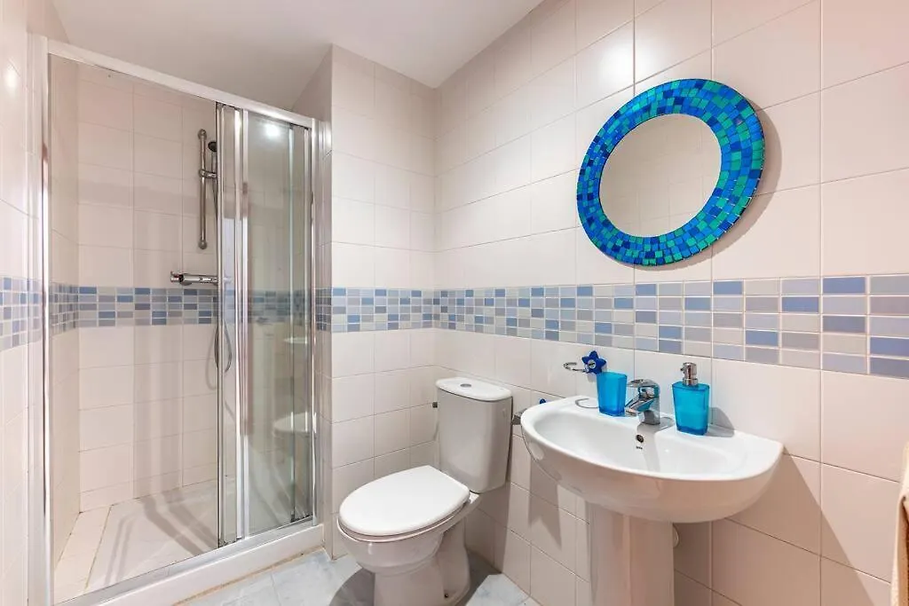 Beautiful 2Br Apt With Terrace, Garden & Pool Marbella Apartment