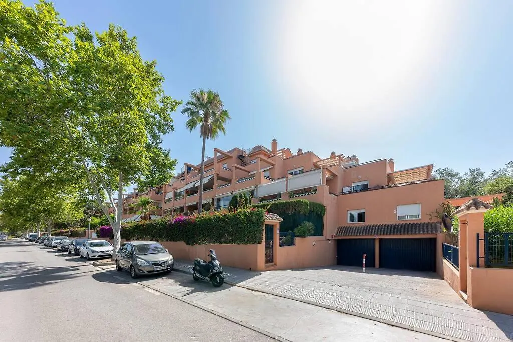 Beautiful 2Br Apt With Terrace, Garden & Pool Marbella